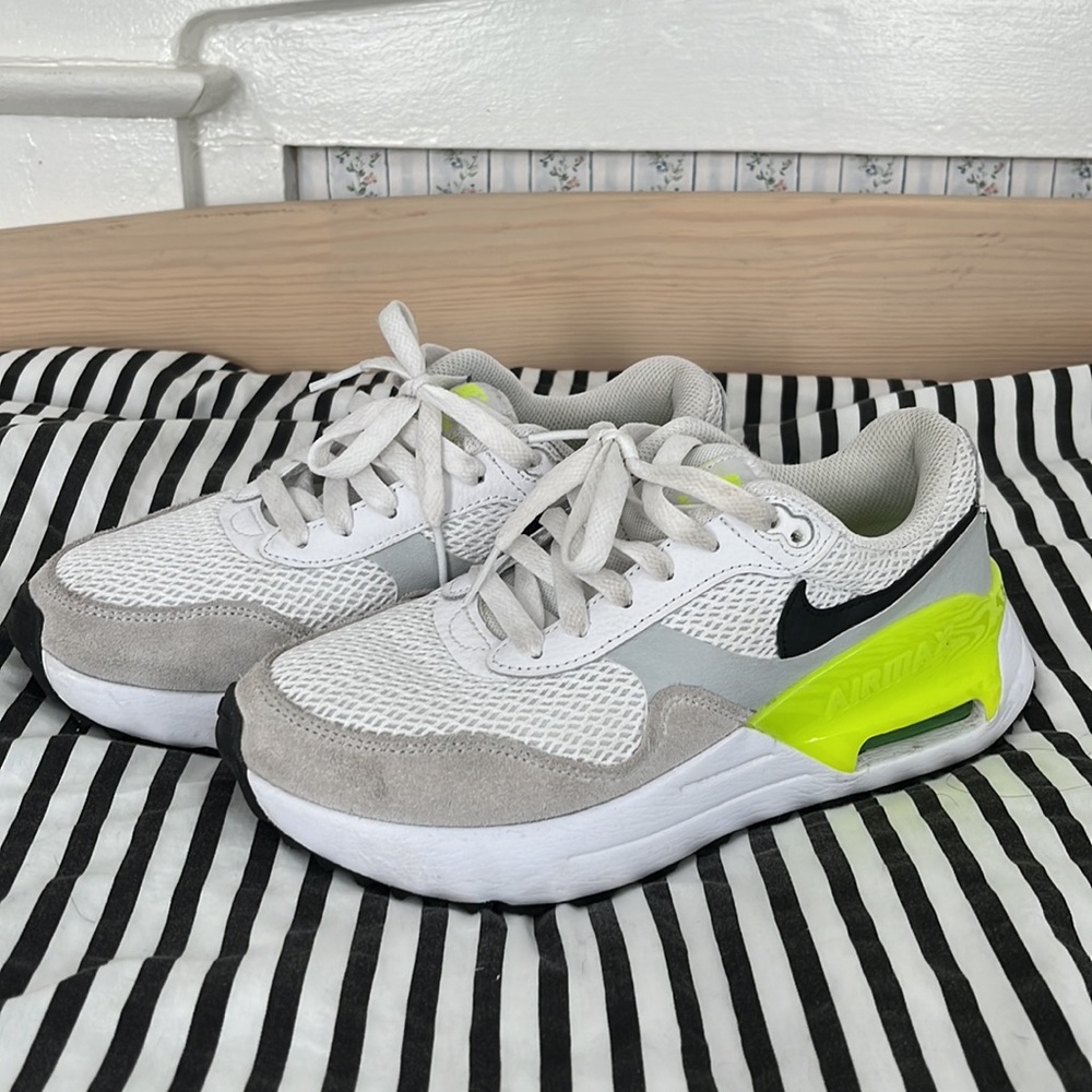 Nike Airmax Systm Women's Sneaker (Black/Volt)